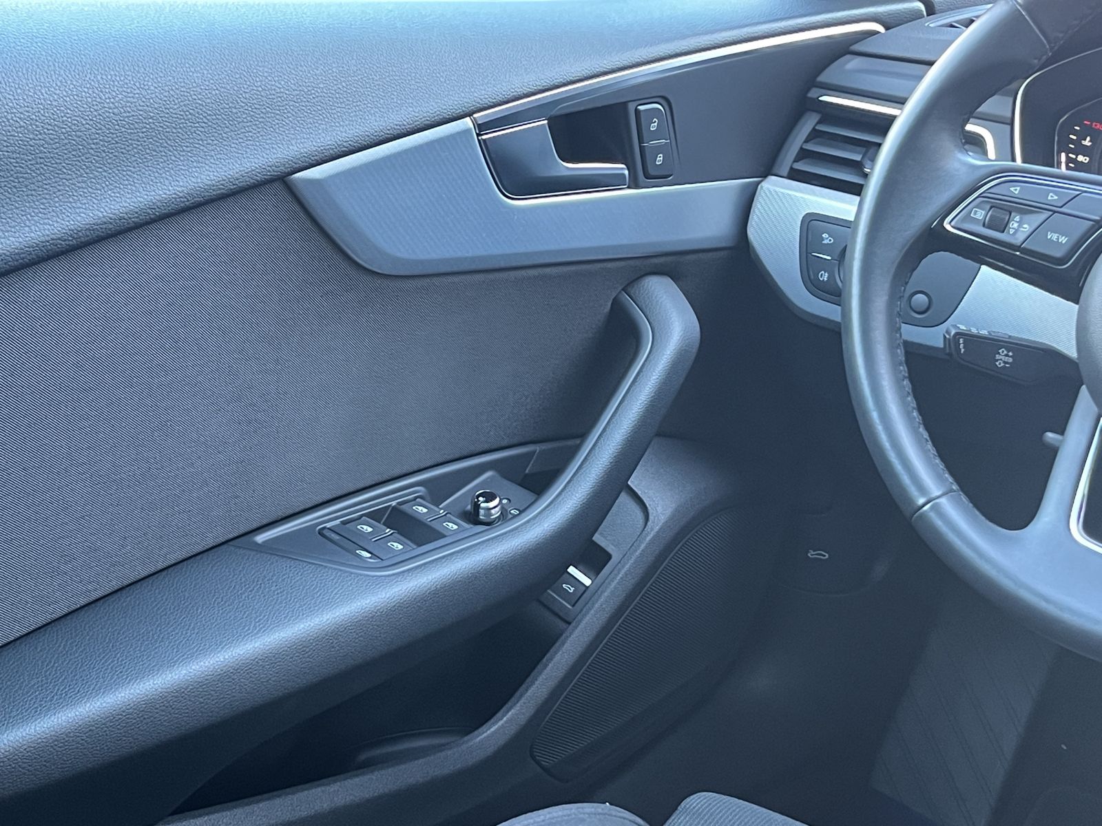 Fahrzeugabbildung Audi A5 **45 TFSI QUATTRO*SHZ*KAMERA**