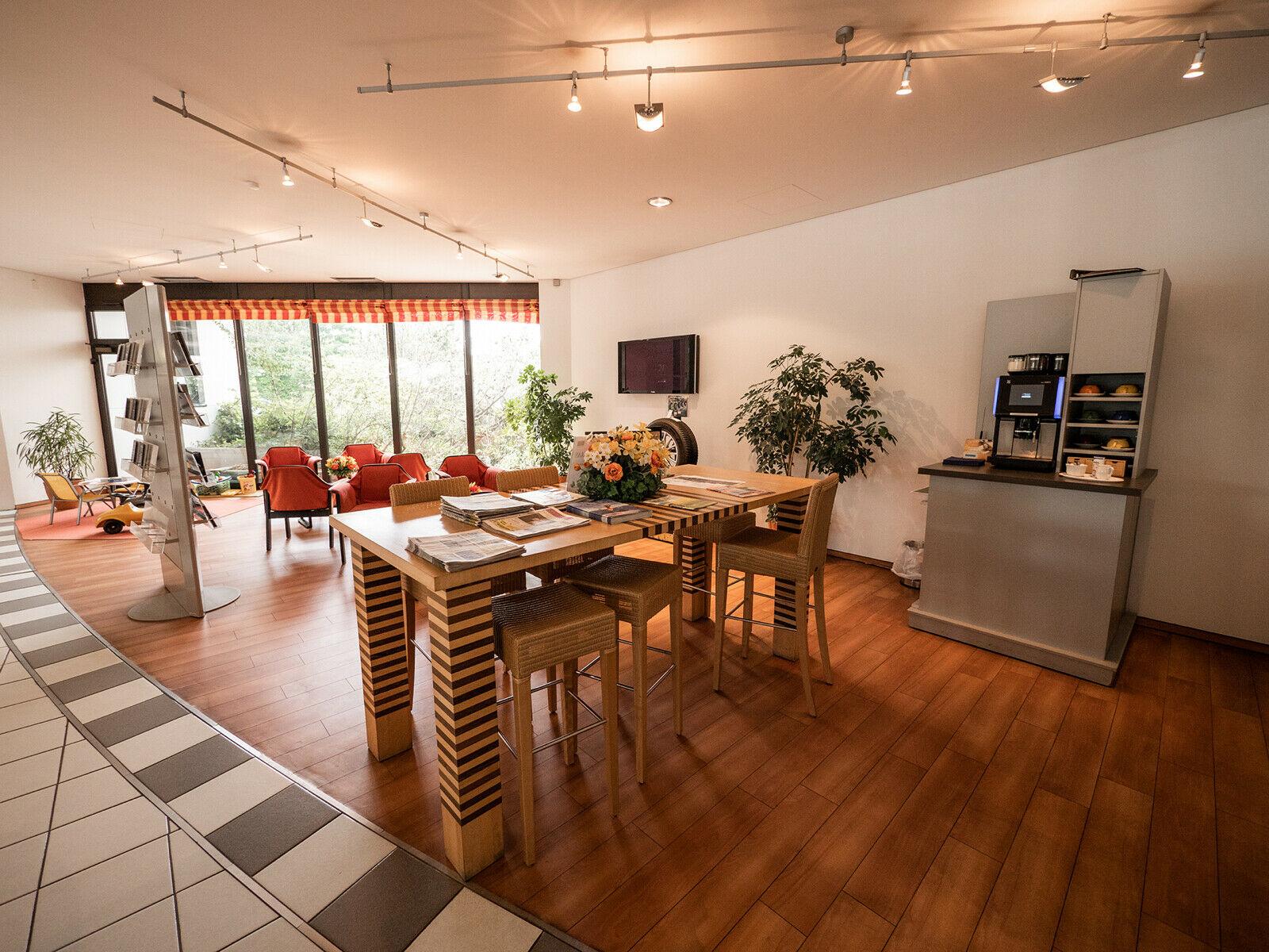 showroom-image-bottom
