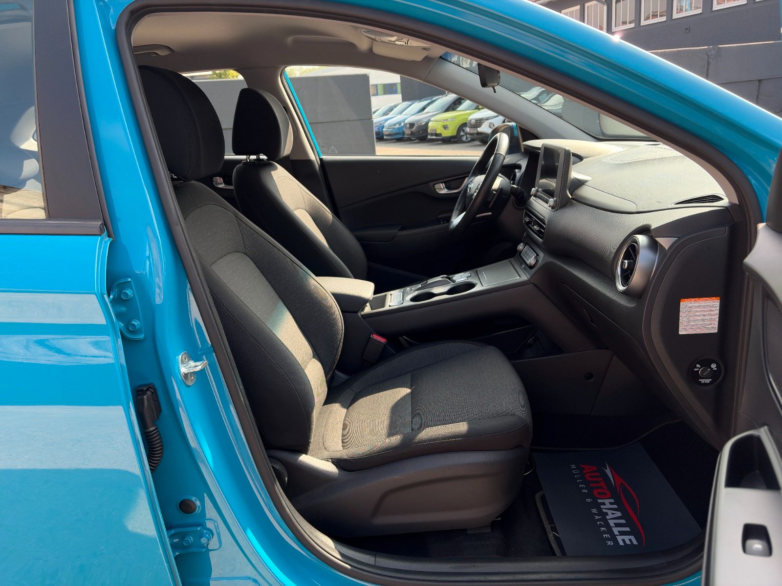 Fahrzeugabbildung Hyundai KONA E Select SHZ ACC PDC LKA Navi WiFi CarPlay