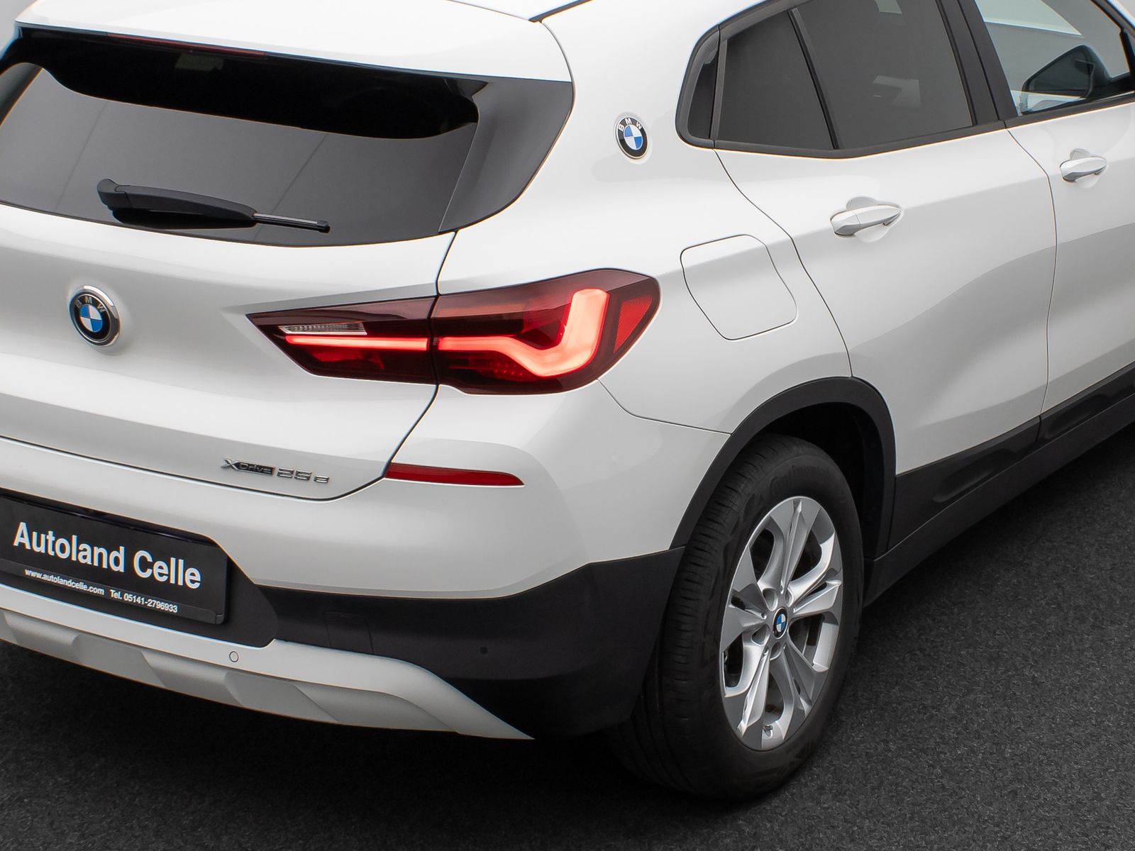 Fahrzeugabbildung BMW X2 xD25e Kamera HUD DAB HiFi Navi+Komfort Alarm
