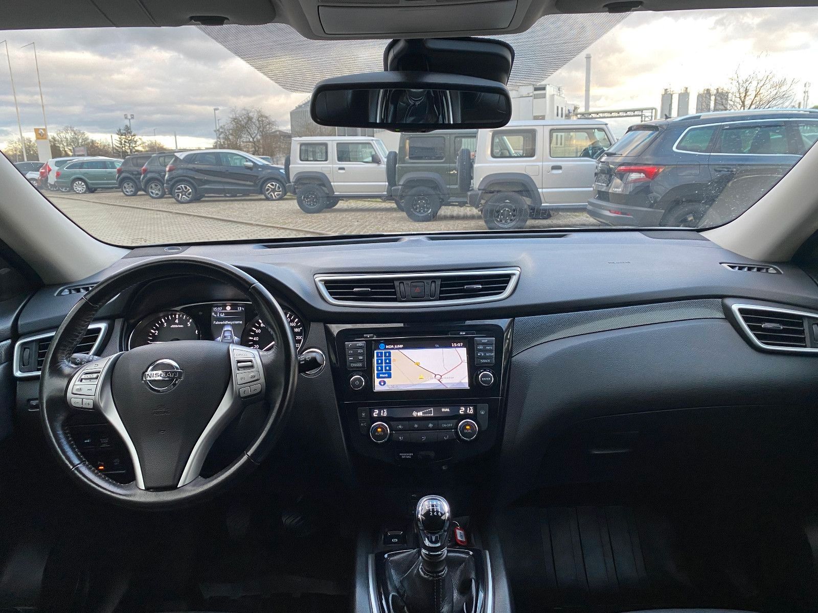 Fahrzeugabbildung Nissan X-TRAIL 1.6 MAN+LEDER+PANO+SHZ+360°+TÜV-NEU+AHK