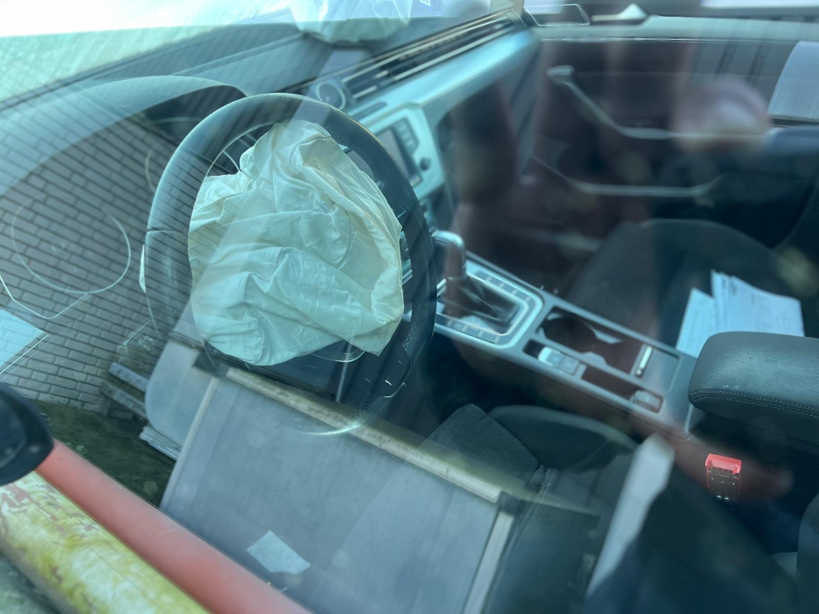 Volkswagen Passat 2014 — photo 21