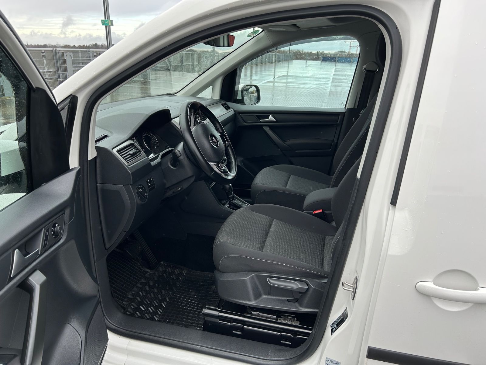 Volkswagen Caddy Maxi~CNG~NAVI foto 10