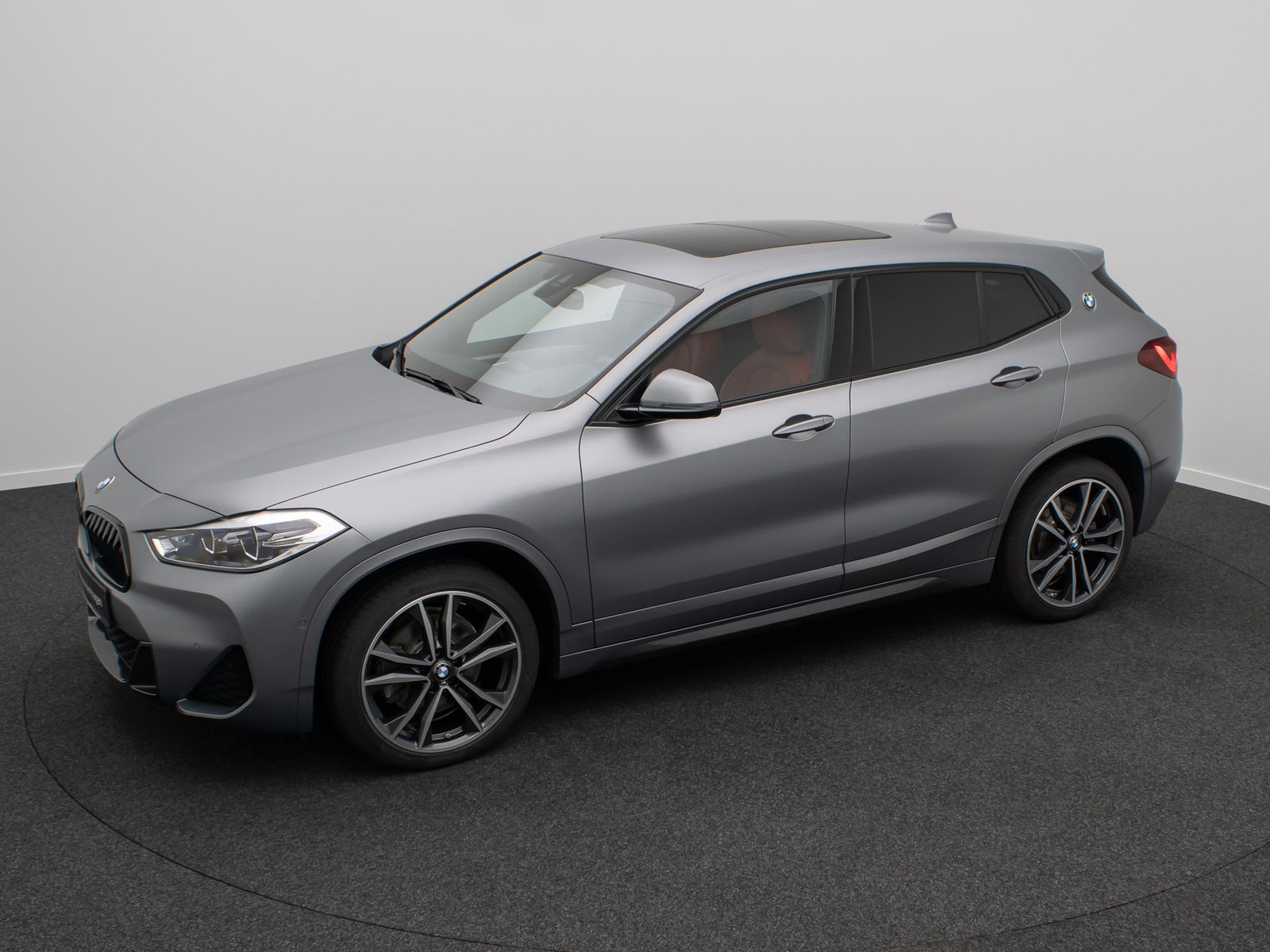 Fahrzeugabbildung BMW X2 sD20i M Sport Panorama Kamera Individual 19"
