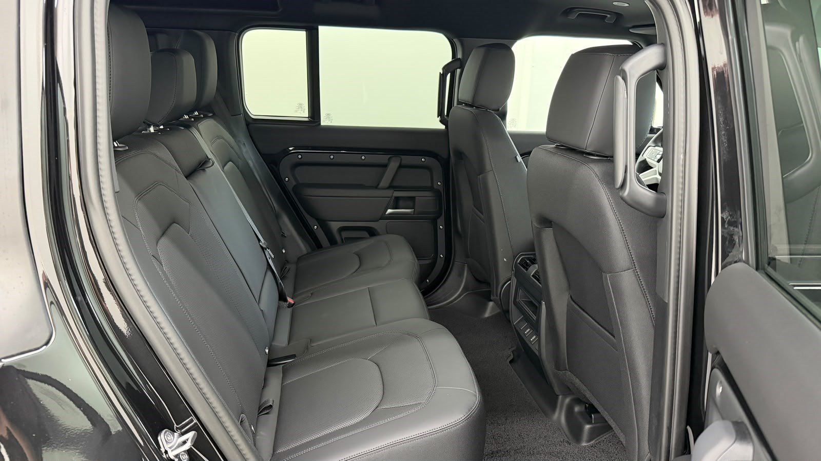 LAND ROVER Defender 110 D200 S Black AHK 19-Zoll – Bild 11