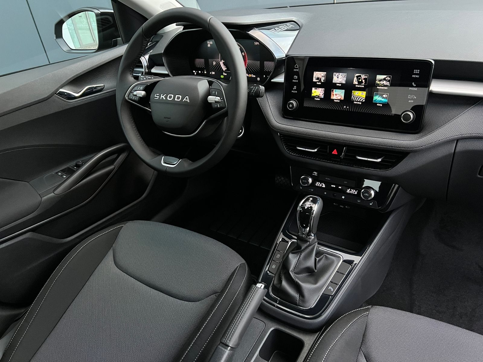 Fahrzeugabbildung SKODA Fabia Selection Edition 130 1.0 TSI DSG *Garanti