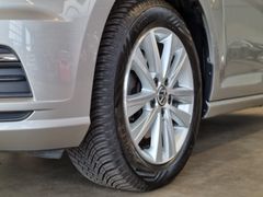 Fahrzeugabbildung Volkswagen GOLF VII COMFORTLINE PDC AHK FSE TÜV+SERVICE NEU