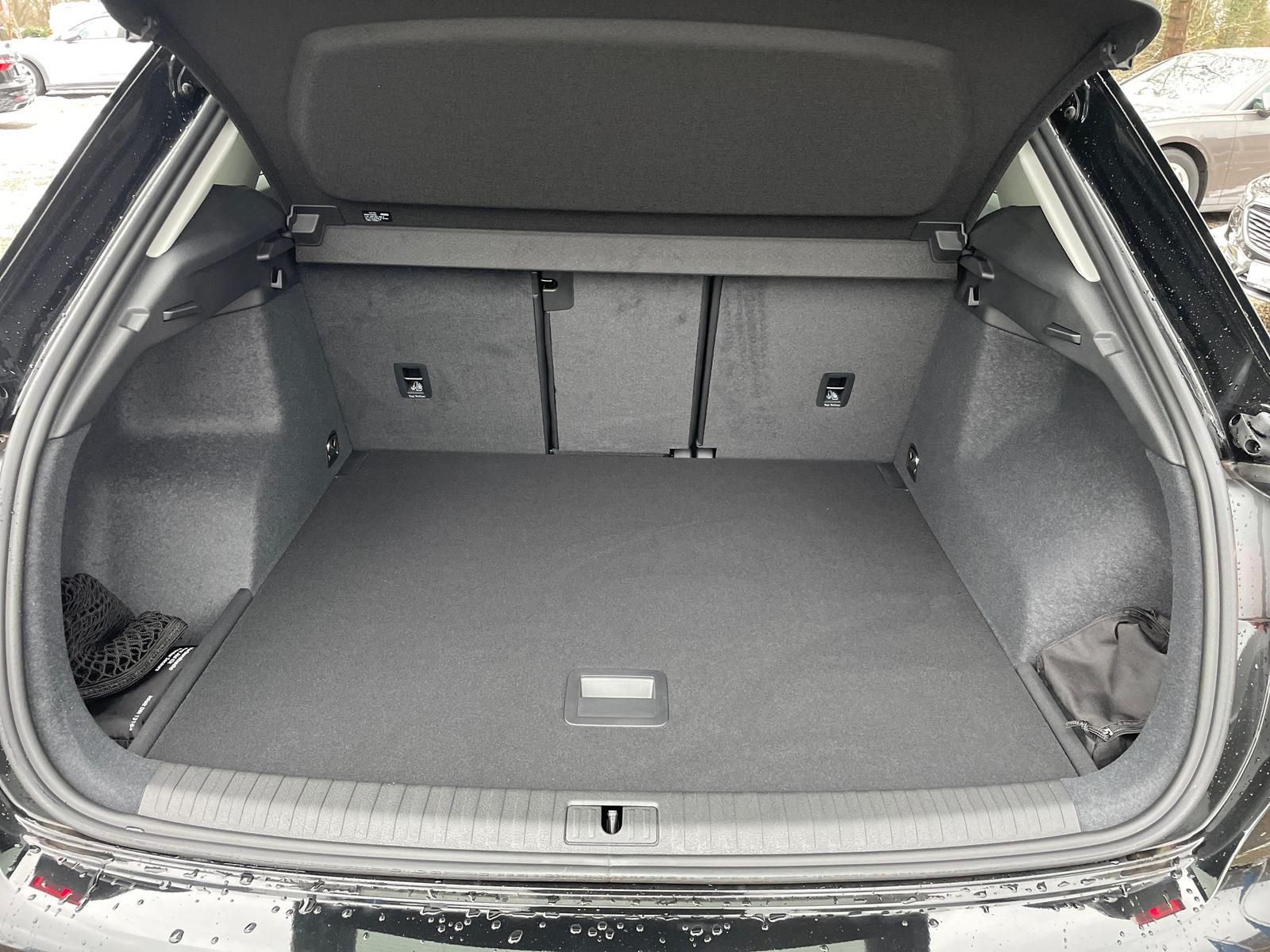 Q3 35 TFSI basis 1.5 TSI RFK 18 " AHK NAVI PDC