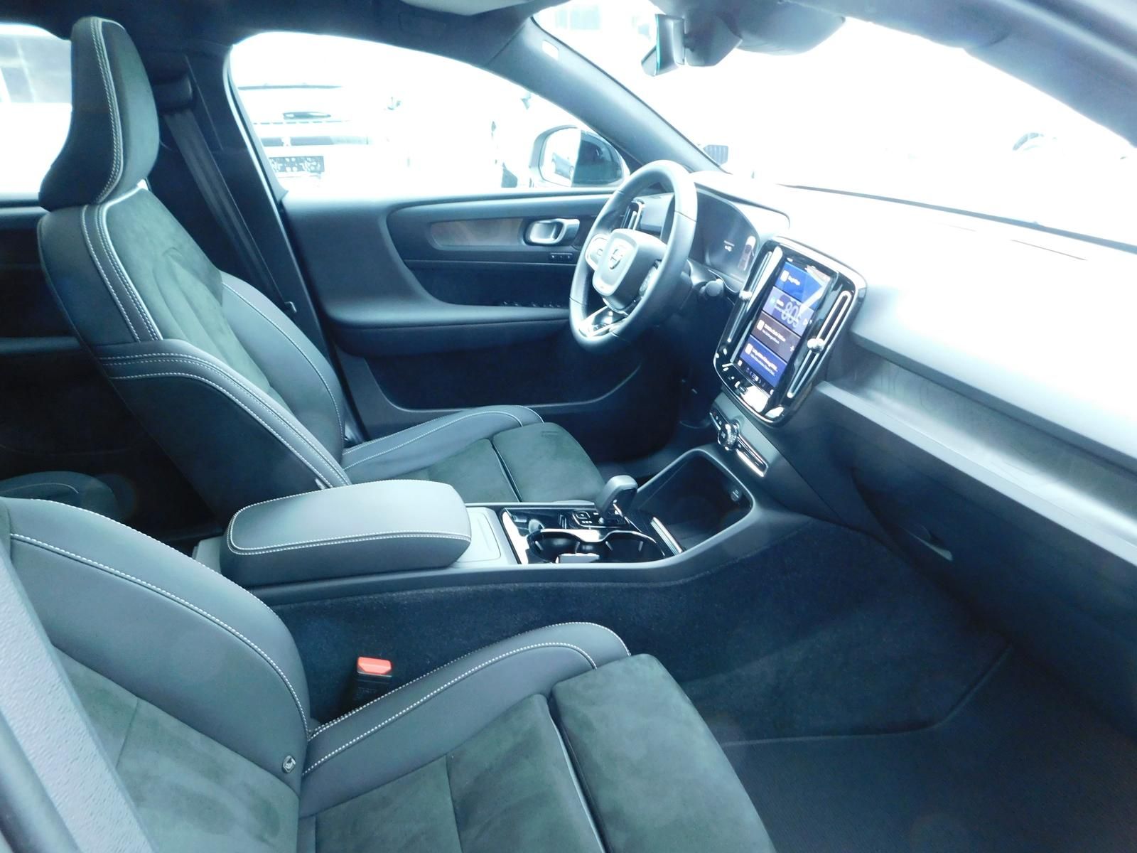 Fahrzeugabbildung Volvo C40 Recharge Twin Motor Ultimate AWD