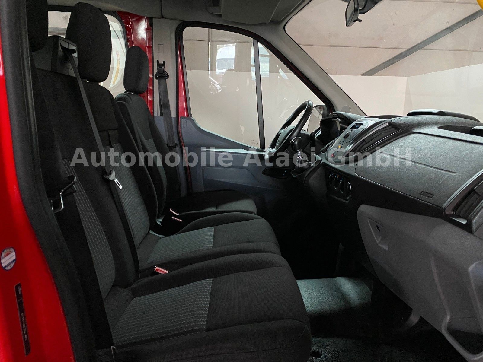 Fahrzeugabbildung Ford Transit 350 L3H2 *Rollstuhl-Lift* 8-Sitze (8928)