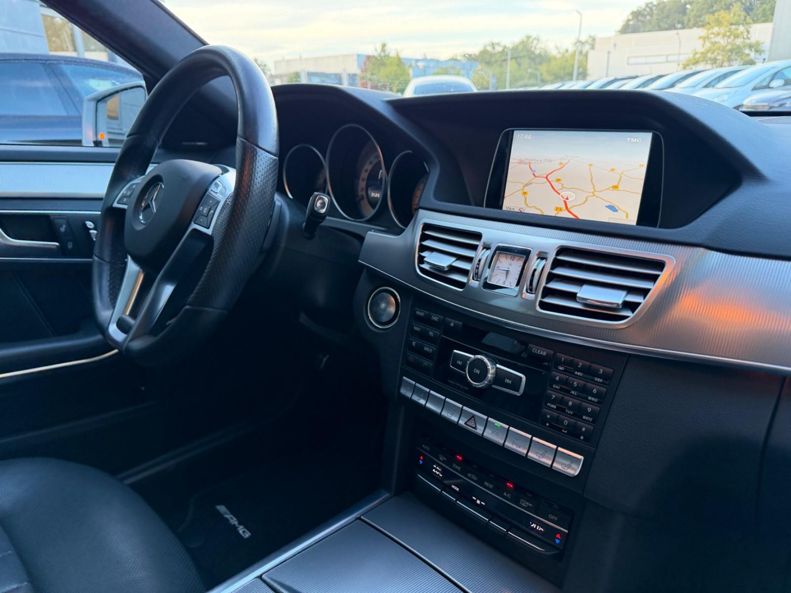 Mercedes-Benz E 500/ AMG LINE/PANO/SHZ/LEDER/MEMORY/LED