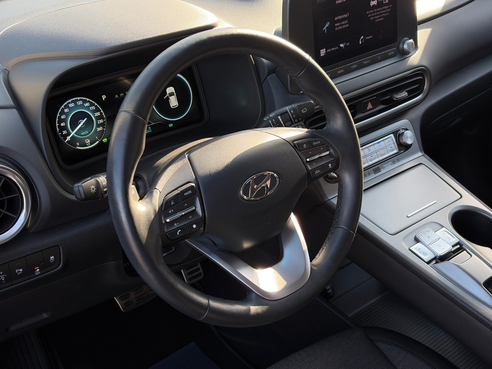 Fahrzeugabbildung Hyundai KONA E Select 39kW ACC LKA LFA CarPlay SHZ LHZ