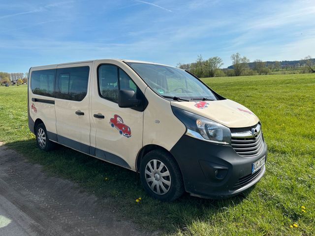 Opel Vivaro 1.6 9 Sitze