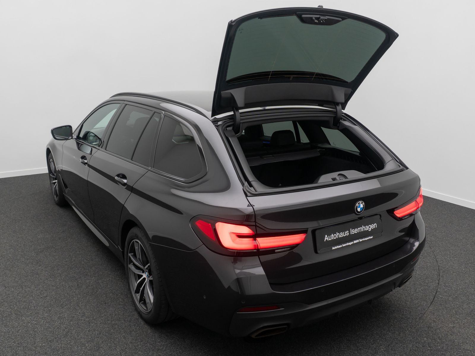 Fahrzeugabbildung BMW 530d xD M Sport 4xKlima DAB HUD Alarm Kamera