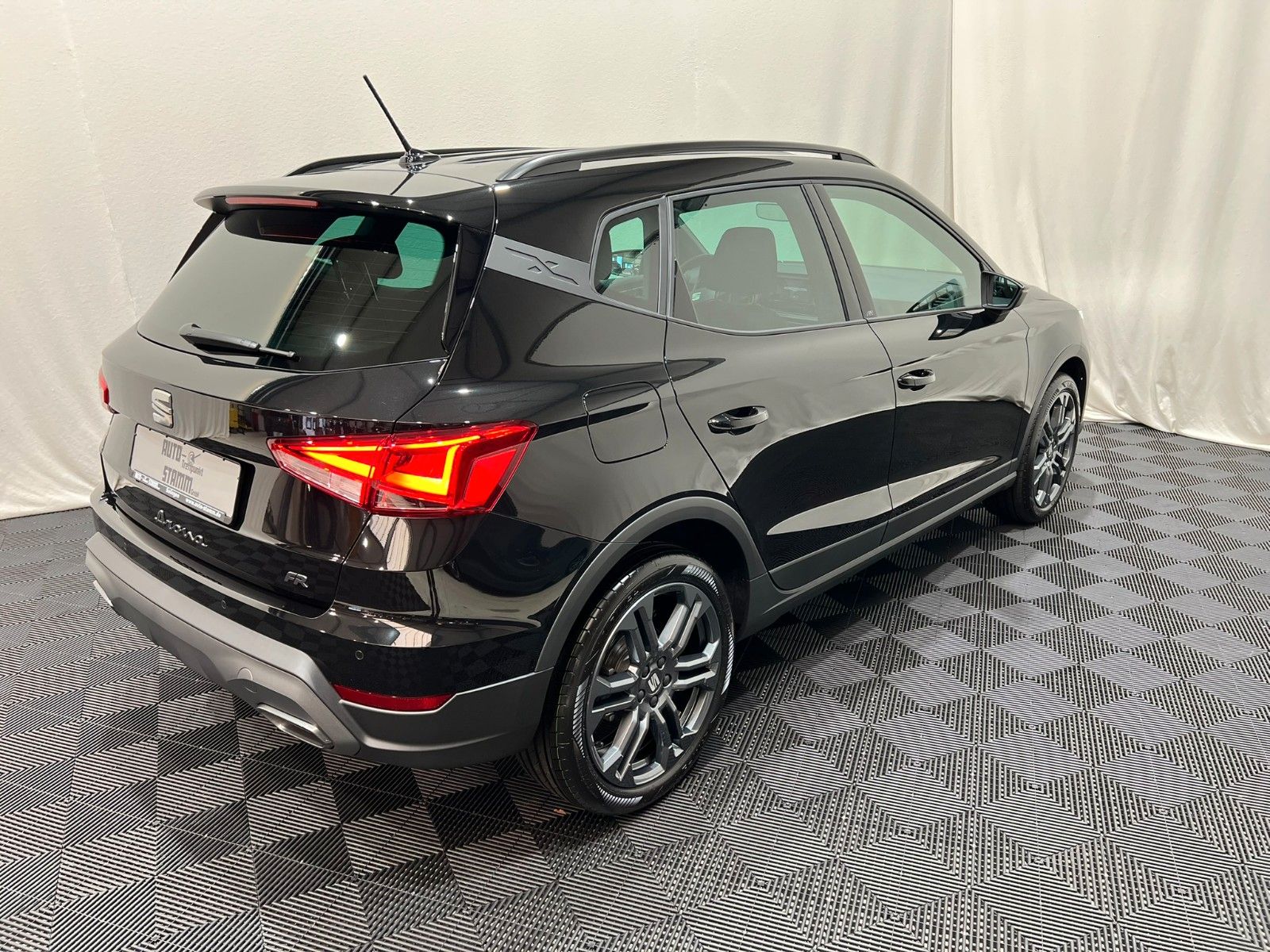Fahrzeugabbildung SEAT Arona 1.0 TSI 85kW FR DSG