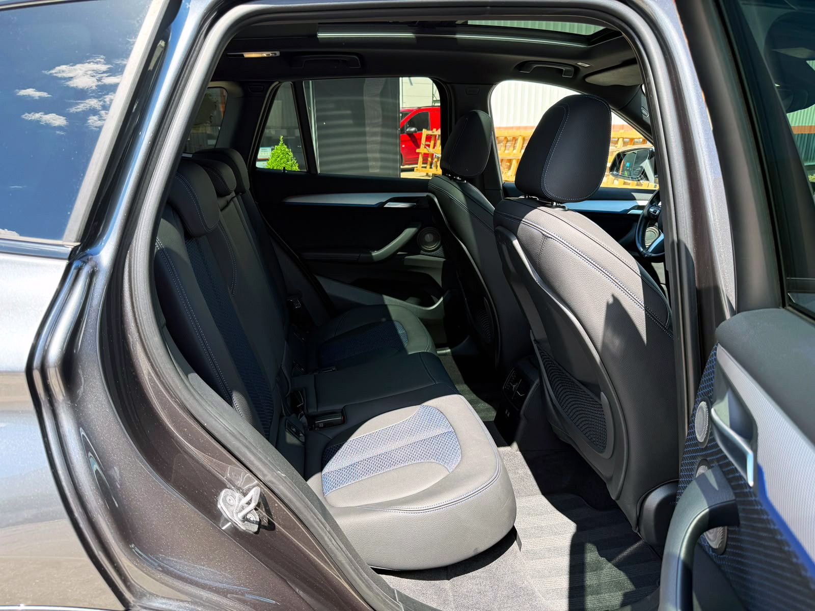 Fahrzeugabbildung BMW X1 xDrive 25d MSport Steptr. ACC KAM AHK HUD H&K