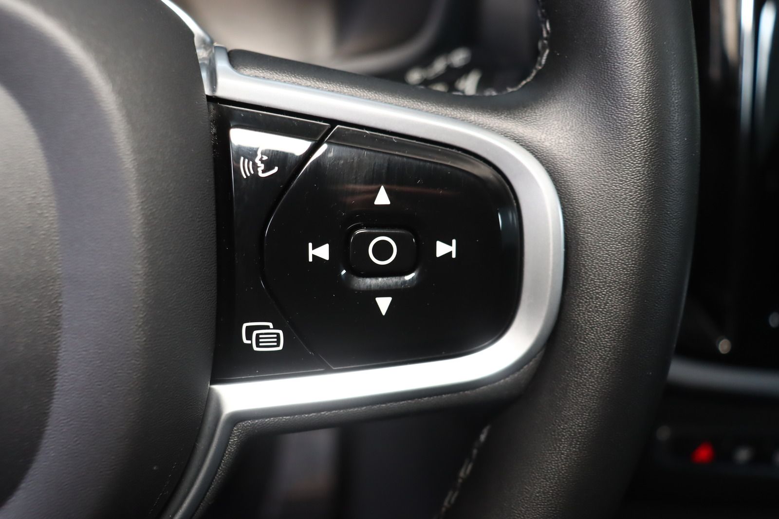 Fahrzeugabbildung Volvo V60 Kombi T8 R-Line AWD Recharge R Design Rechar