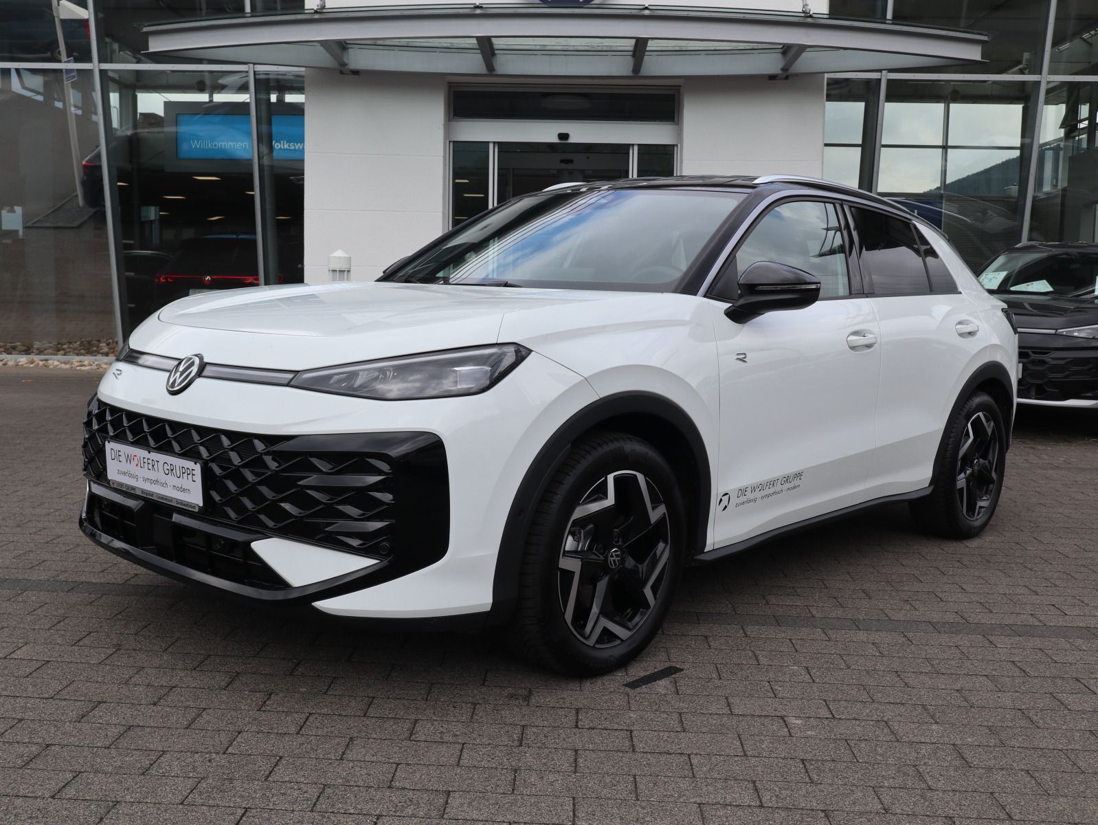 Volkswagen T-Roc R-Line 1.5 eTSI DSG AHK KEYLESS IQ.LIGHT foto 2