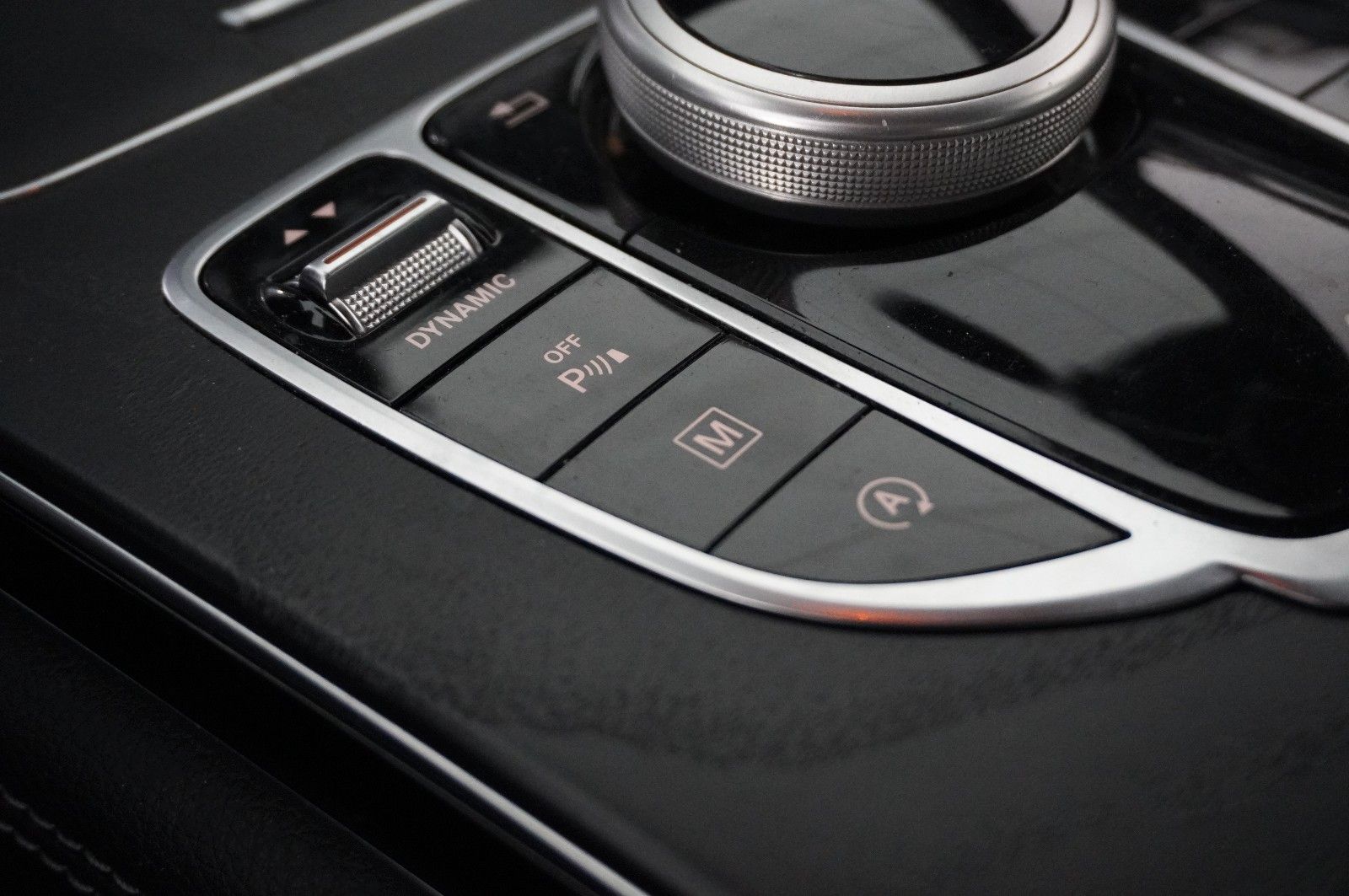 Fahrzeugabbildung Mercedes-Benz GLC 220D EXCLUSIVE 4MATIC NAVI/LED/KAMERA/SH/AHK