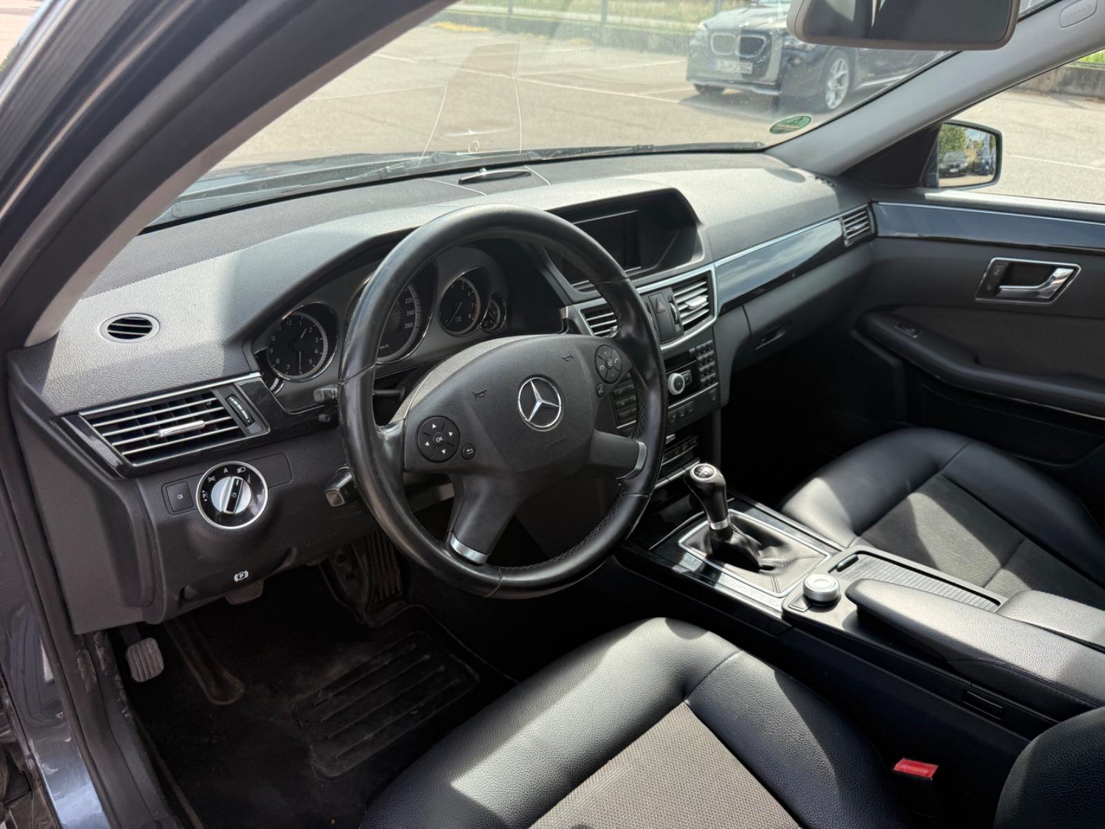 Mercedes-Benz E 200 CGI T Blue AVANTGARDE SHZ AHK NAVI XENON