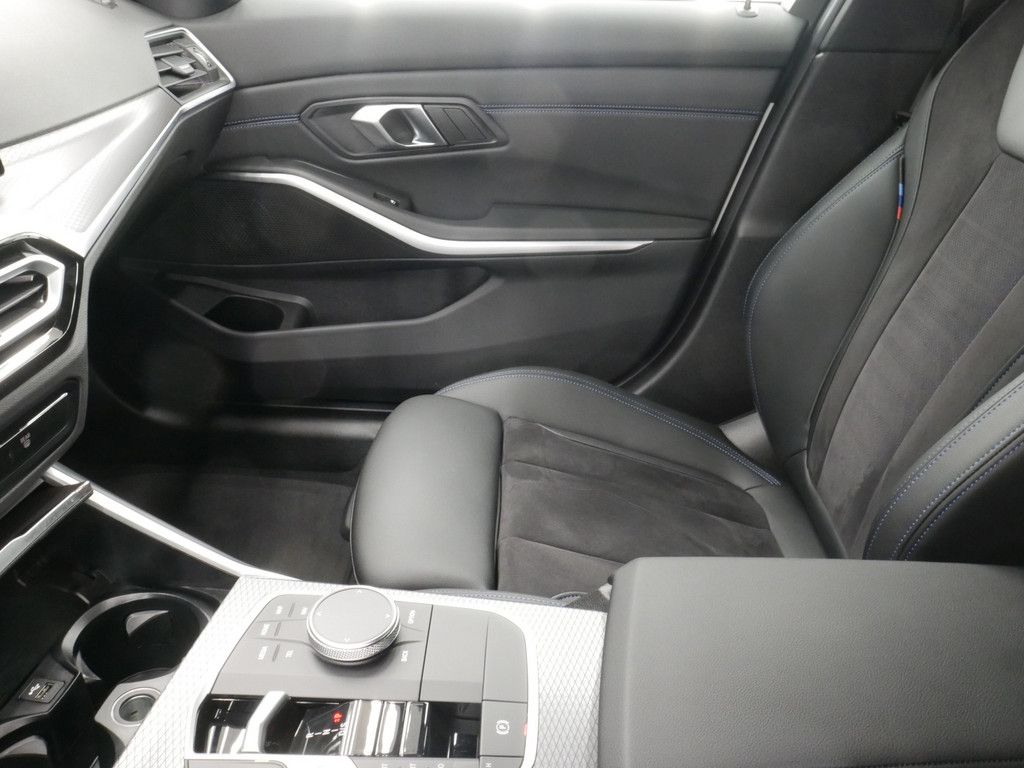 BMW 320 i xDrive M-Sport KAMERA NAVI AHK FACEL. LED foto 13