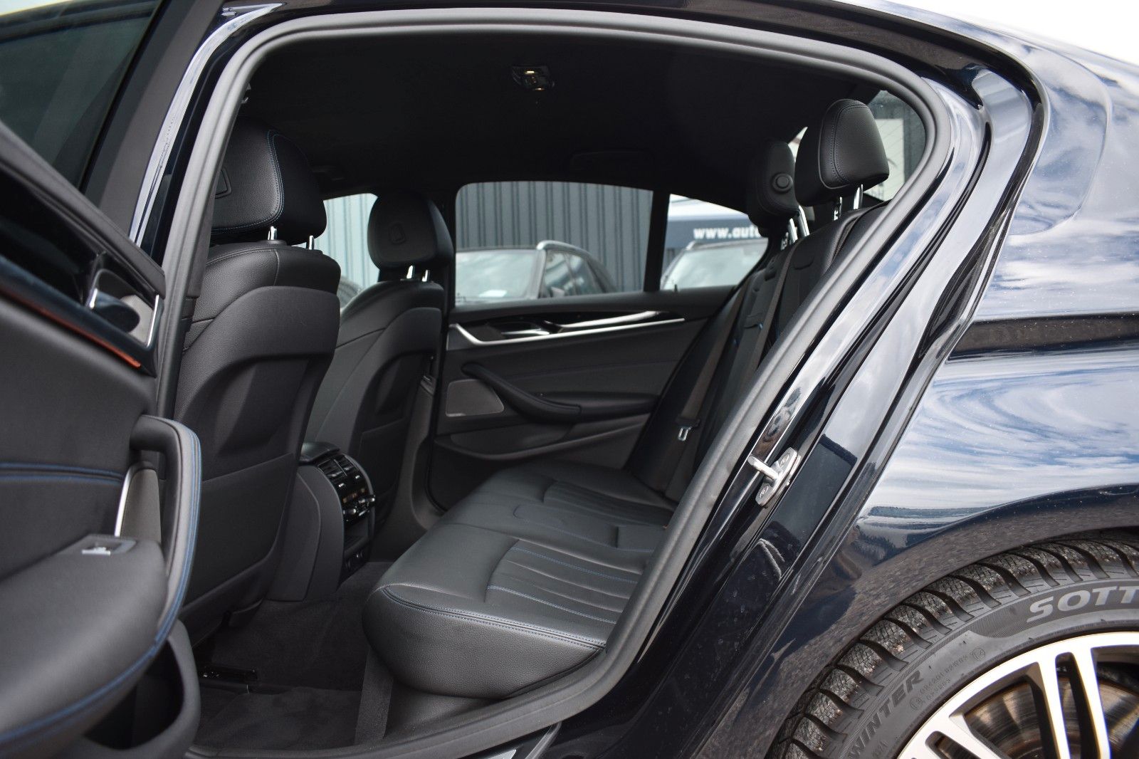 Fahrzeugabbildung BMW M550i Limo xDrive Night Vision HUD 360°  1 Hand