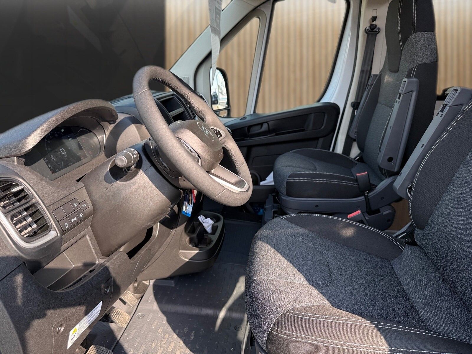 Fahrzeugabbildung Roadcar R 540 Citroen 140 PS Lithium,Markise, Solar