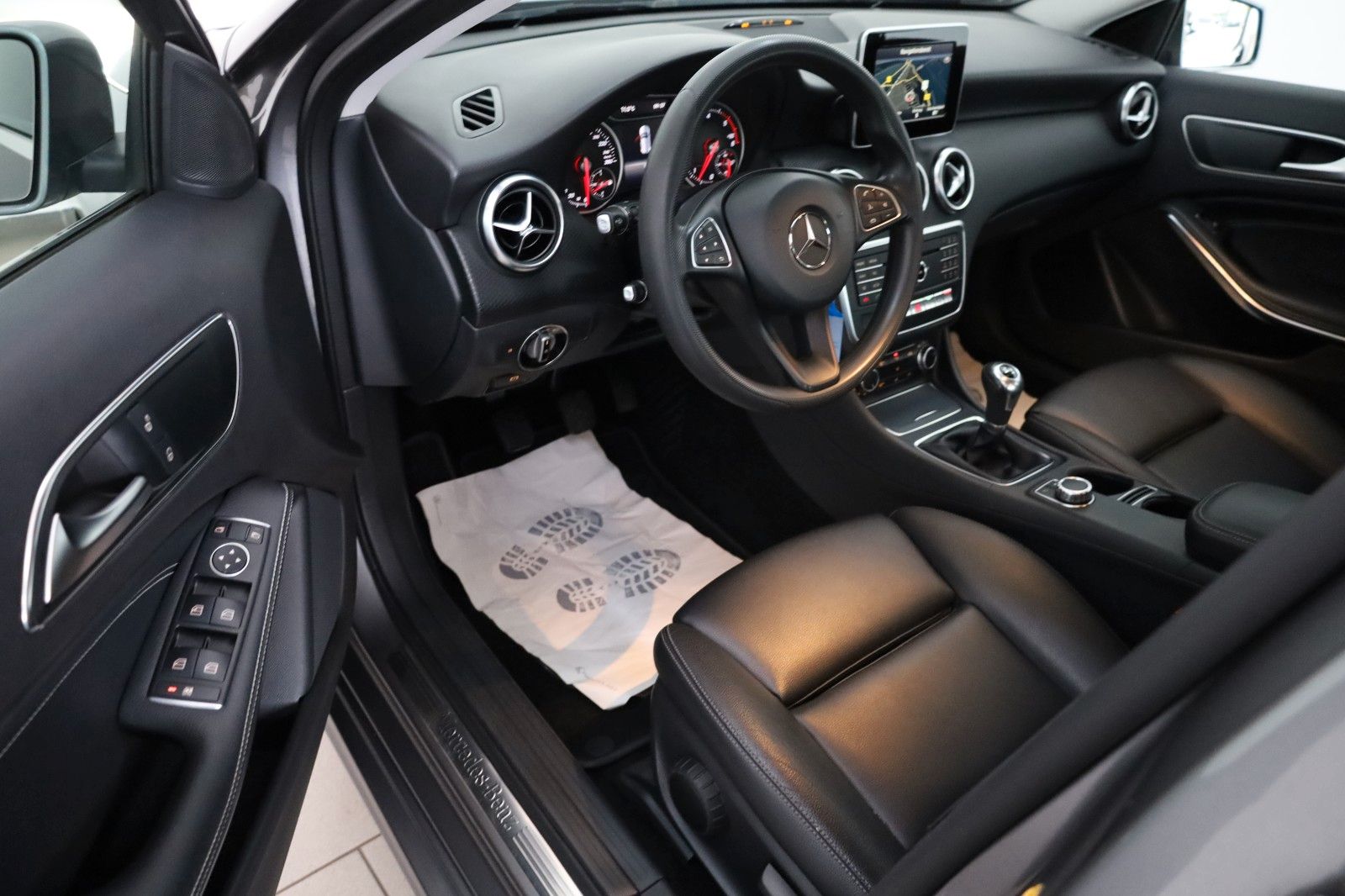 Fahrzeugabbildung Mercedes-Benz A 200d Style Leder,Navi,LED,SH,PDC,SR+WR