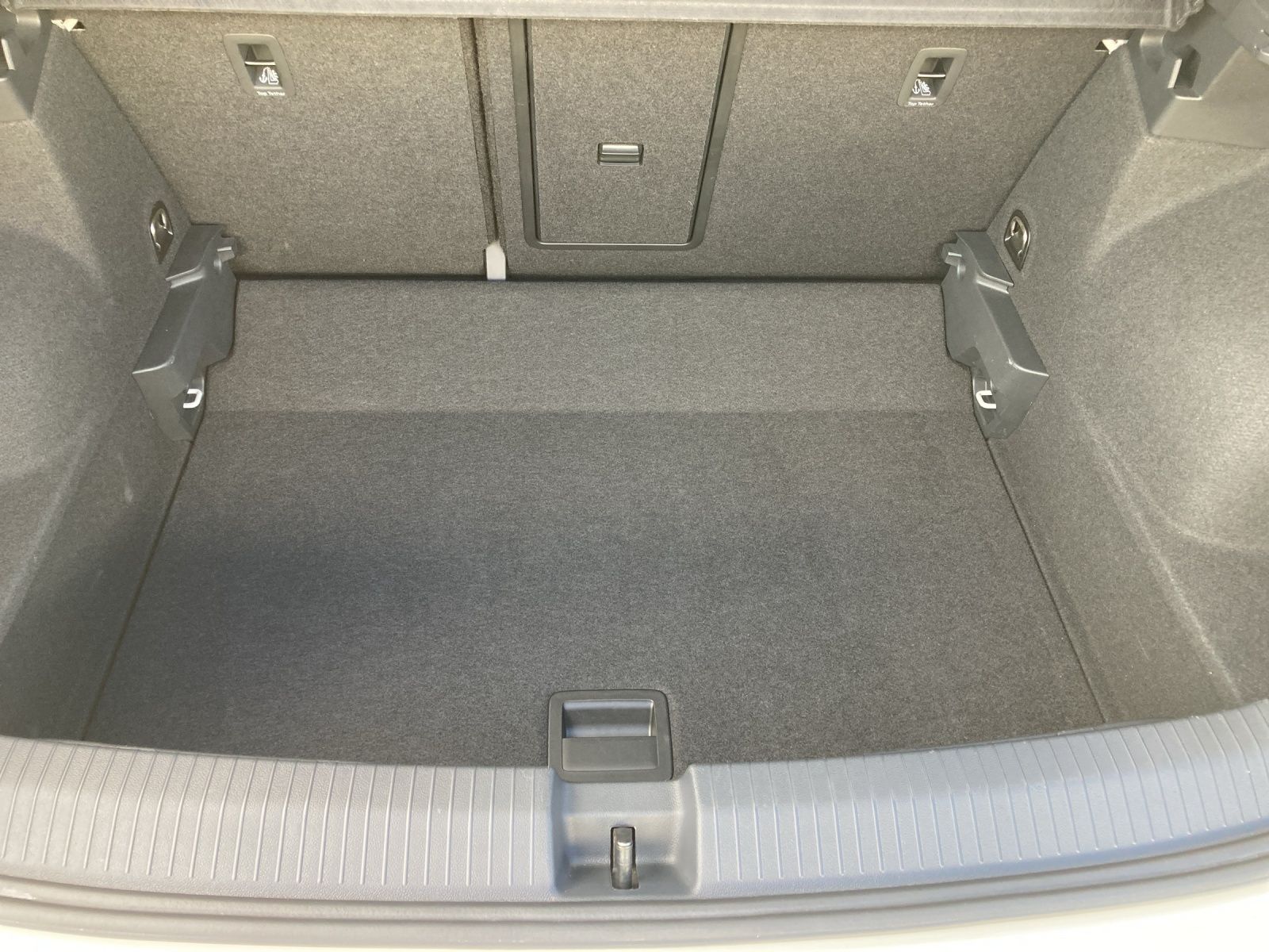 Fahrzeugabbildung Volkswagen T-Roc TSI Style DSG LED AID ACC Park-Assist SH L