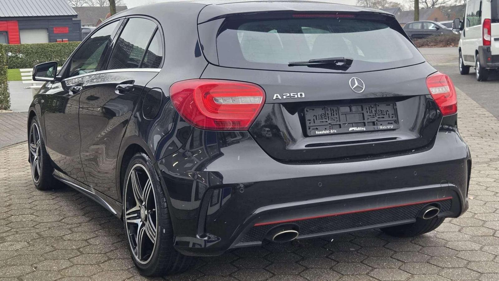 Mercedes-Benz A 250 A 250 Sport AUT Panorama DISTRONIC LEDER
