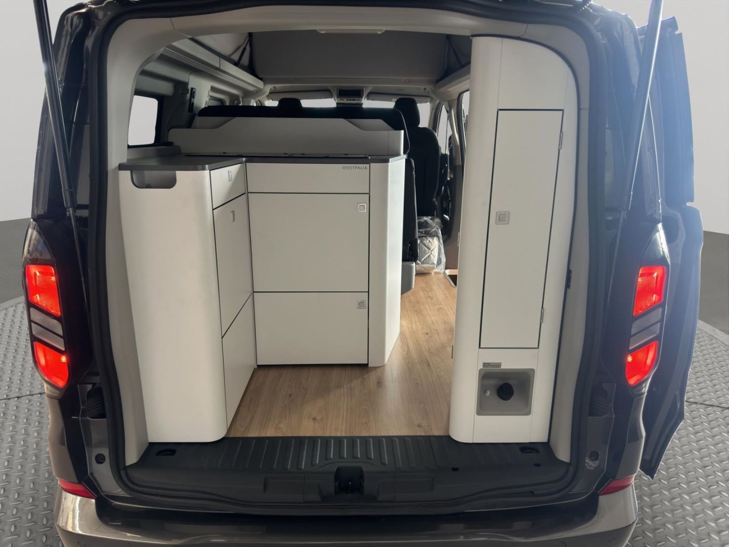Fahrzeugabbildung Ford Nugget Camper Titanium Aufstelldach FWD
