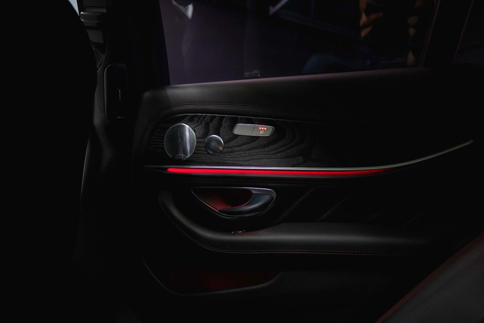 Fahrzeugabbildung Mercedes-Benz E 43 AMG 4Matic Night-Paket *Airmatic*ACC*Pano*