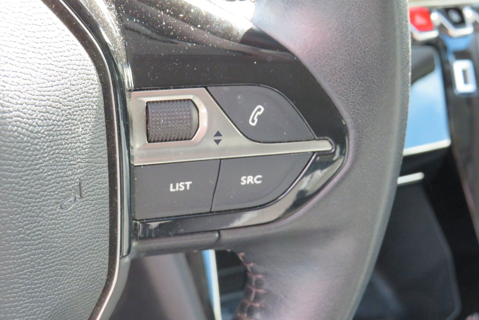 Fahrzeugabbildung Peugeot 2008 e- ALLURE NAVI APP LED SITZH. KAMERA PDC