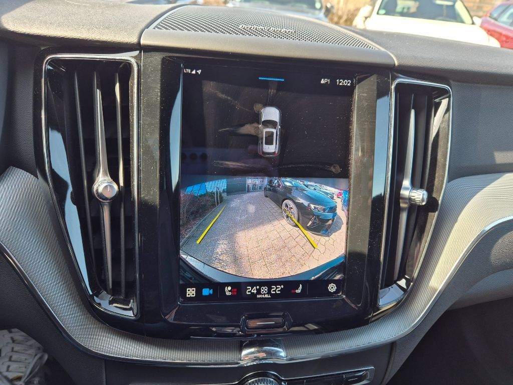 Fahrzeugabbildung Volvo XC60 B4 D Plus Dark+HarmanKardon+Fahrerassist.