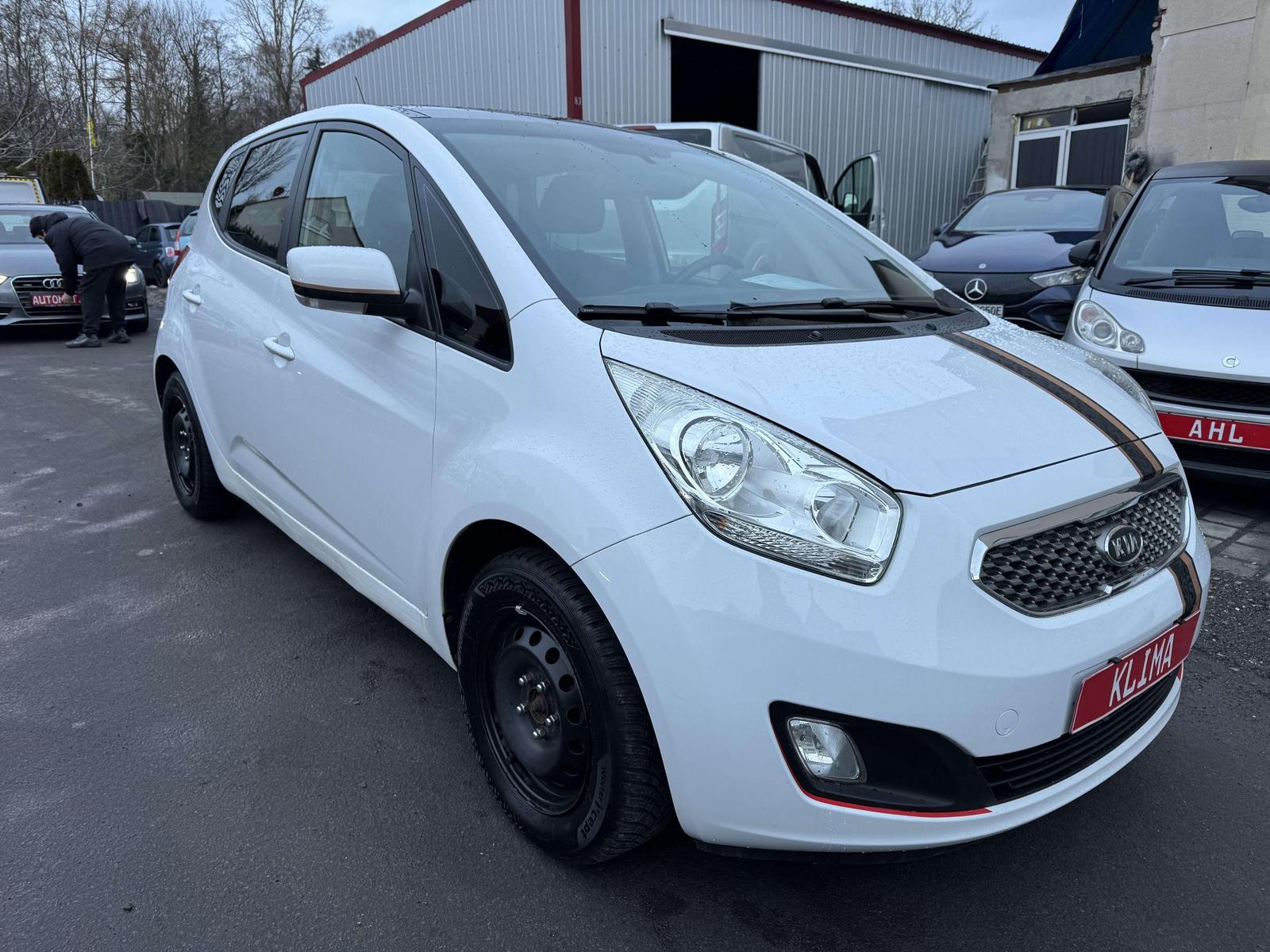 Kia Venga Black Collection/Panorama/SHZ/Klima/PDC/TÜ
