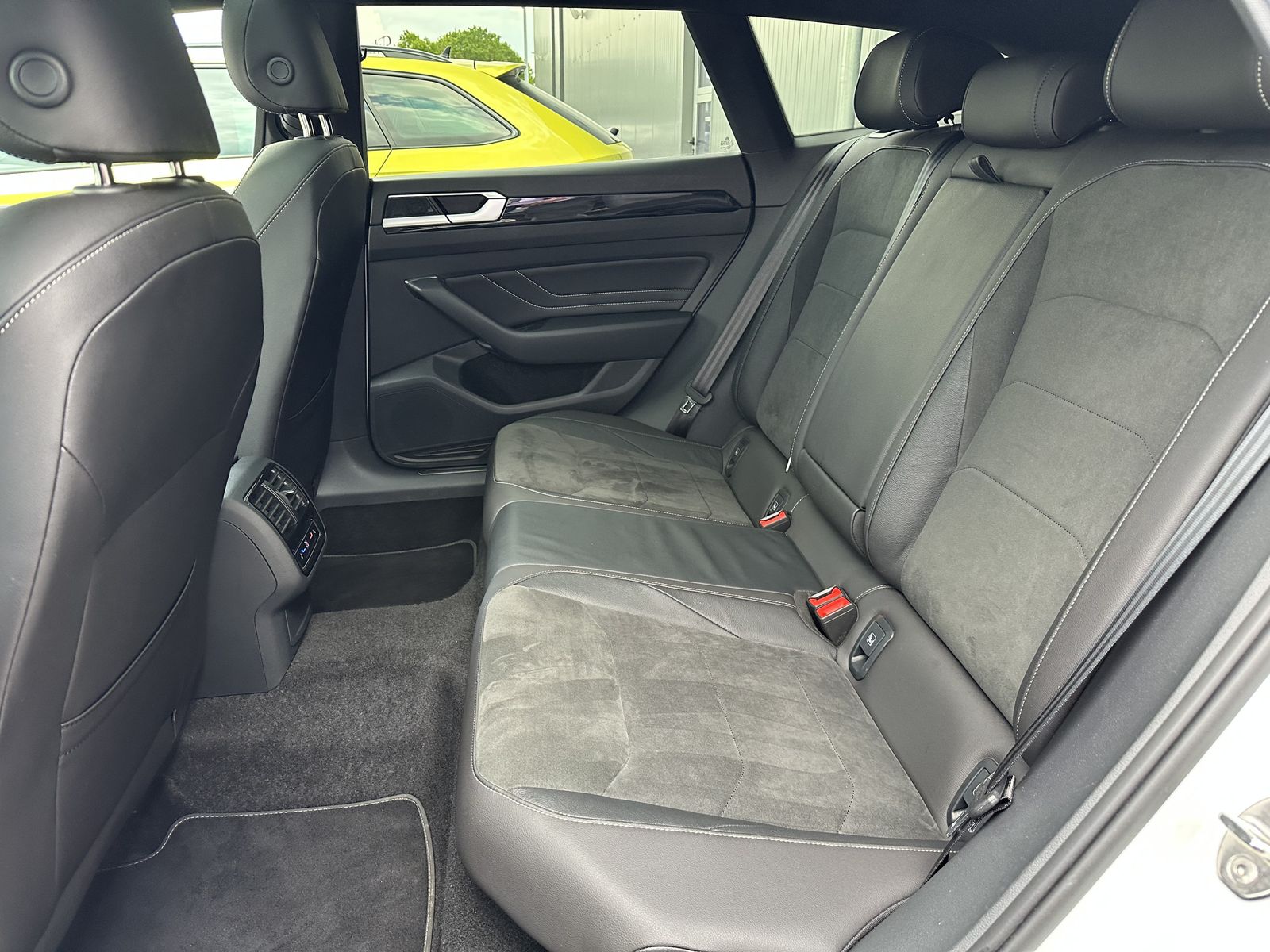 Fahrzeugabbildung Volkswagen Arteon R-Line NAV+MATRIX+PANO+ACC+AHK+360°+20ZO