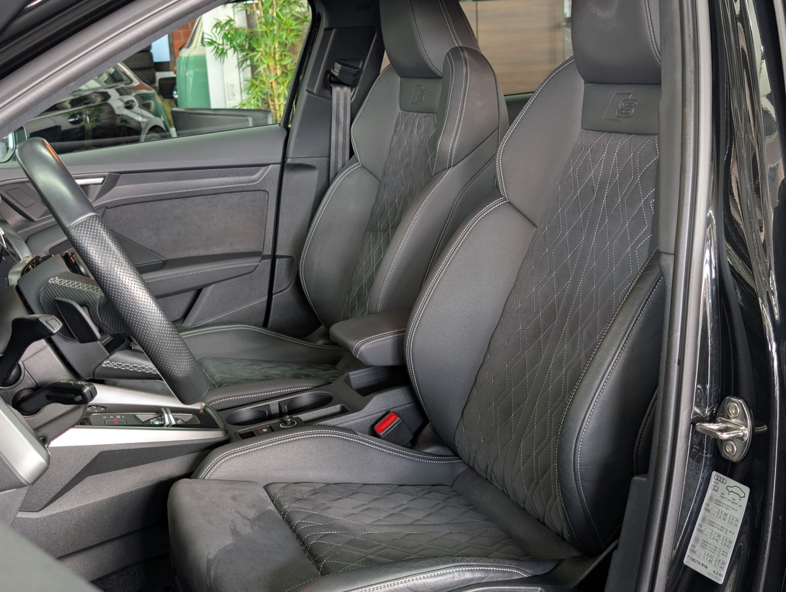 Fahrzeugabbildung Audi A3 40TDI quattro 3xS-line BLACK AHK ALCANTARA 19