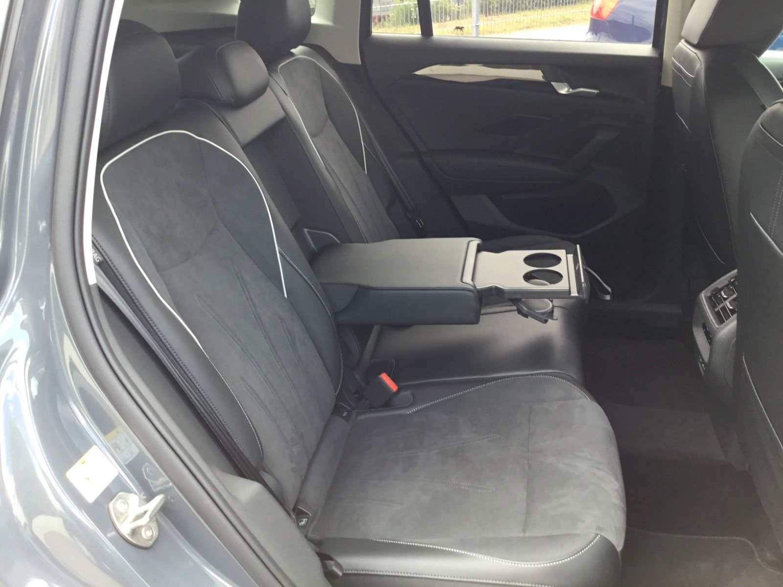 Fahrzeugabbildung Volkswagen Tiguan 1.5 eTSI DSG Elegance+AHK+Navi+18"+Kamera