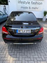 Mercedes-Benz E 220 d 4MATIC Autom. - - Mercedes-Benz E 220 in Düsseldorf