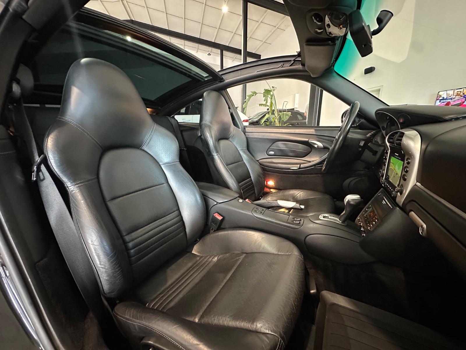 Porsche 911 Targa 996 | 320 ch | BVA | CarPlay | Cuir | Phares bi-xénon | Sièges chauffants | Toit panoramique