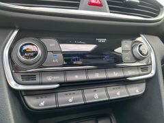 Fahrzeugabbildung Hyundai SANTA FE 2.2 CRDi AWD PREMIUM LEDER PANO ACC LED