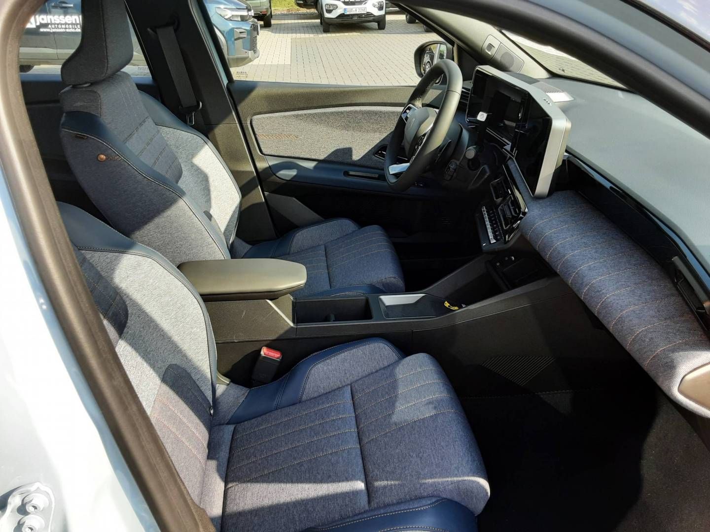 Fahrzeugabbildung Renault 4 E-Tech elektrisch Techno 150 Comfort Range