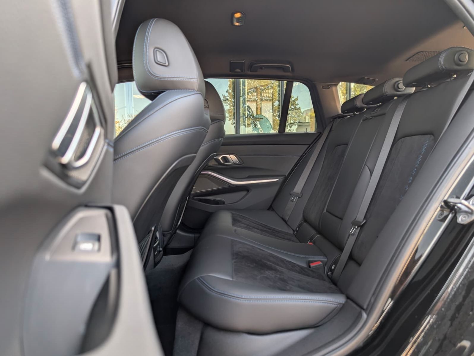 Fahrzeugabbildung BMW 320 3er Touring 320d xDrive M Sport *AMBIENTE*