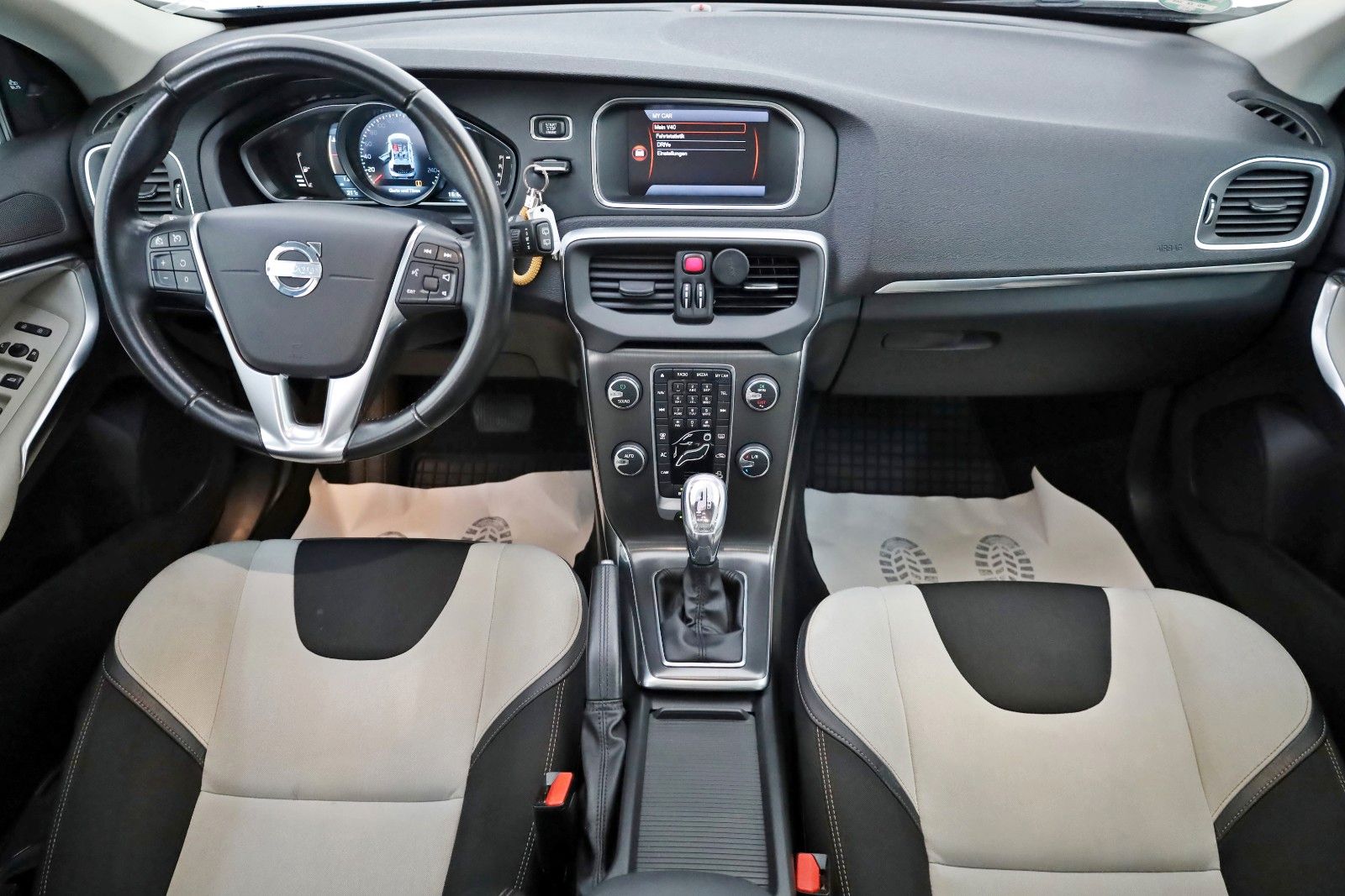 Fahrzeugabbildung Volvo V40 CrossCountry Kinetic AWD Navi,Panorama,Bliss