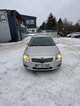 Toyota Avensis 2009 - Toyota Avensis aus 2009 mit Diesel-Antrieb