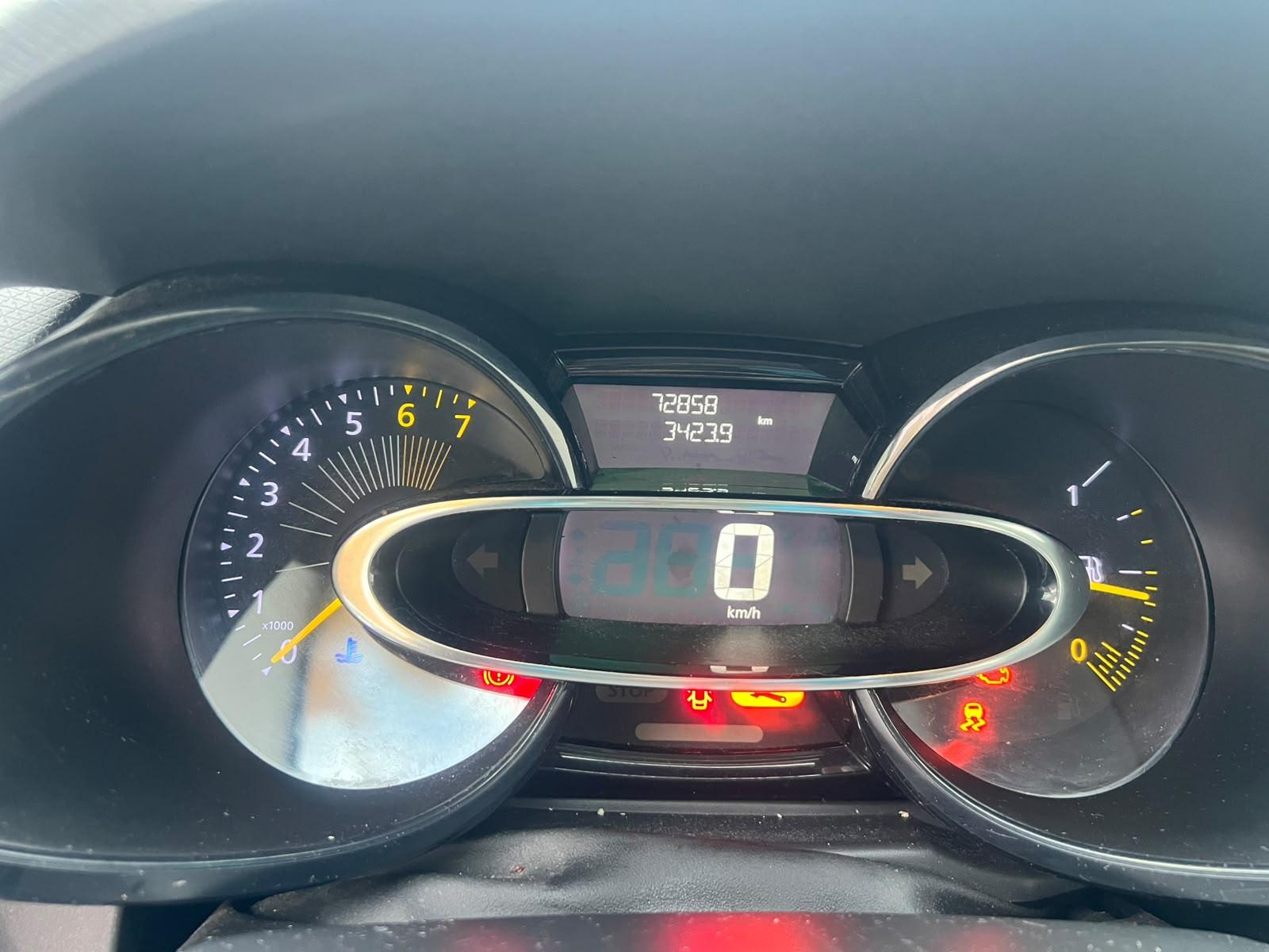 Renault Clio 2015 — photo 12