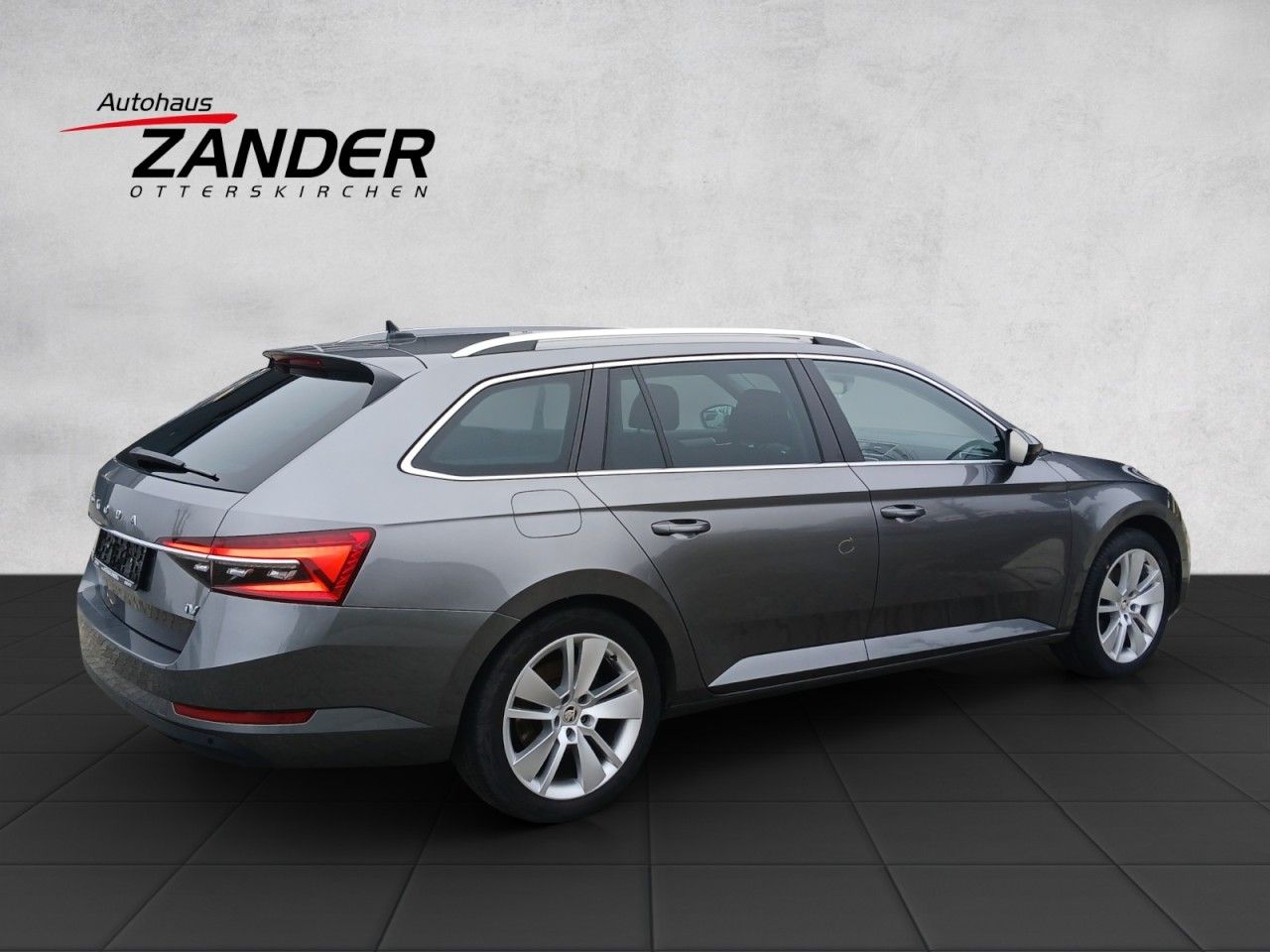 Fahrzeugabbildung SKODA Superb Combi Style iV AHK NAVI Standheizung