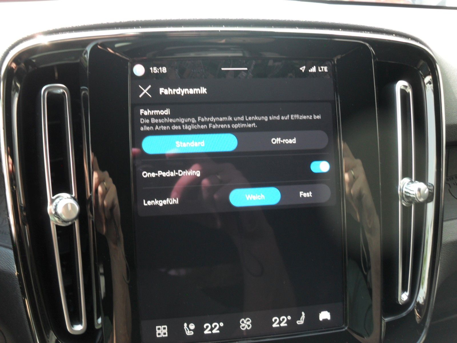 Fahrzeugabbildung Volvo XC 40 Plus Recharge Pure Electric 2WD |AHK | LED