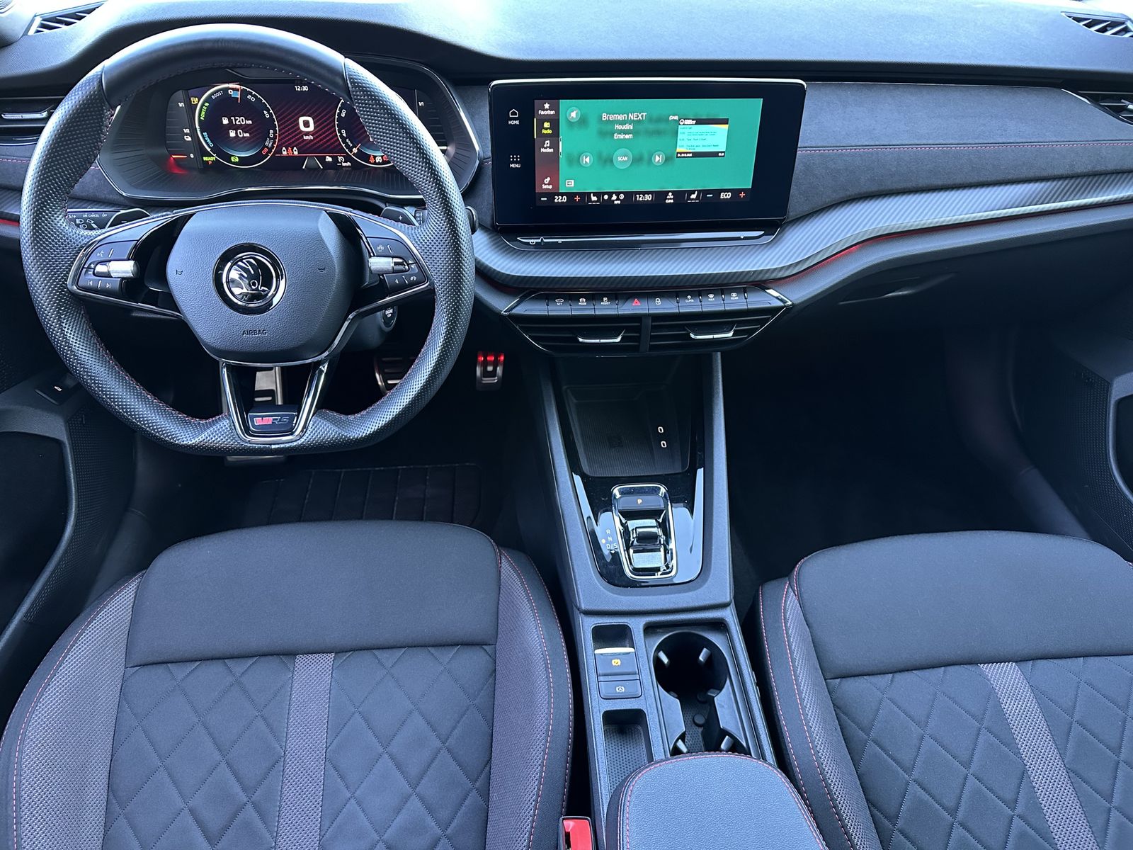 Fahrzeugabbildung SKODA Octavia Combi 1.4 TSI DSG RS iV NAV+LED+VCOCK+PP