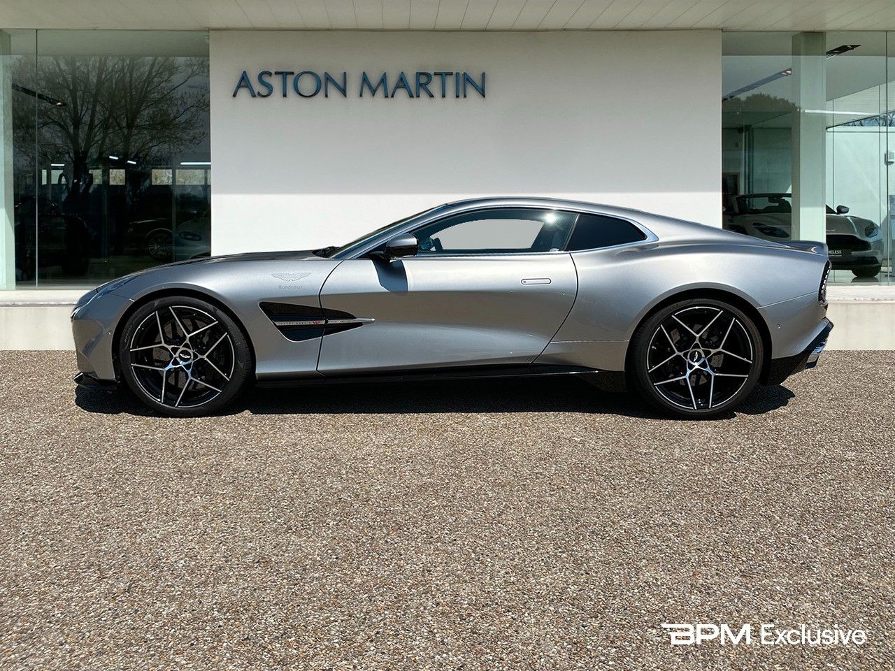 Aston Martin Vanquish imagem 2